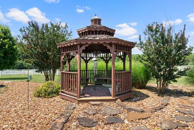 870 Oak Plains Rd, Clarksville, TN 37043