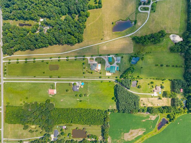 870 Oak Plains Rd, Clarksville, TN 37043