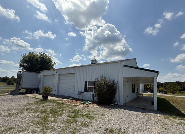 870 Oak Plains Rd, Clarksville, TN 37043