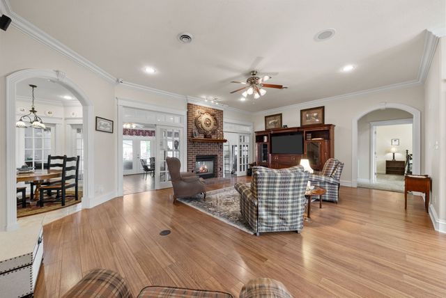 870 Oak Plains Rd, Clarksville, TN 37043