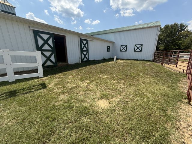 870 Oak Plains Rd, Clarksville, TN 37043