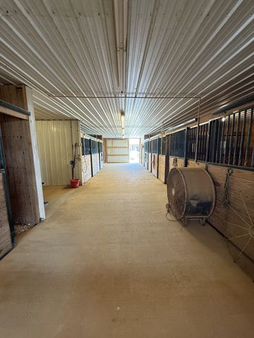 870 Oak Plains Rd, Clarksville, TN 37043