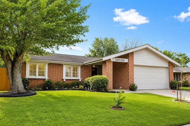 10530 Towne Square Road, Sugar Land, TX 77498