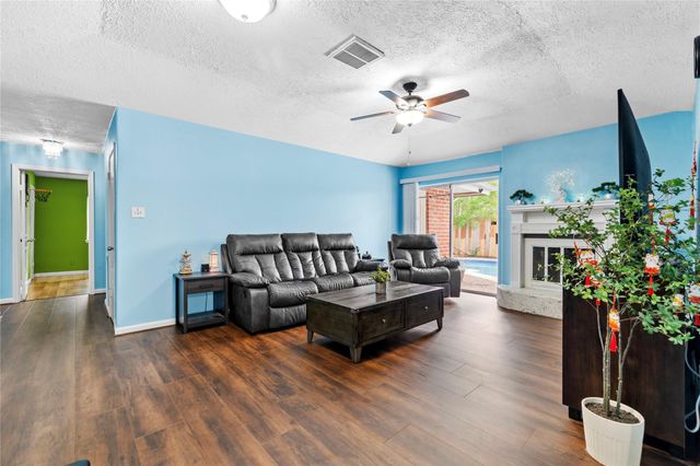 10530 Towne Square Road, Sugar Land, TX 77498