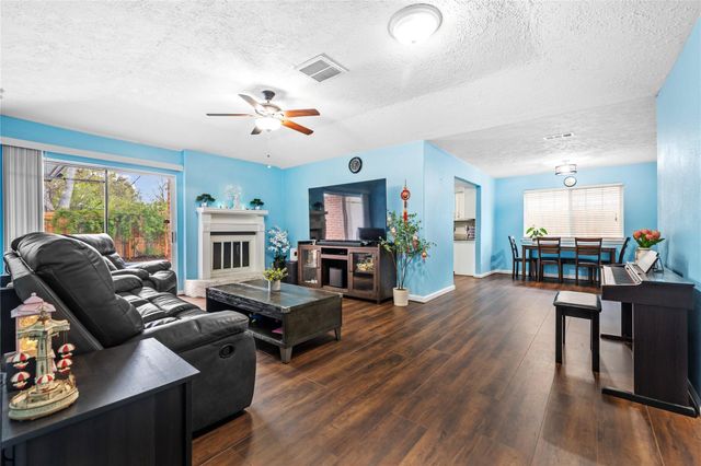 10530 Towne Square Road, Sugar Land, TX 77498