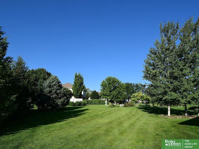 10418 Spyglass Drive, Omaha, NE 68136