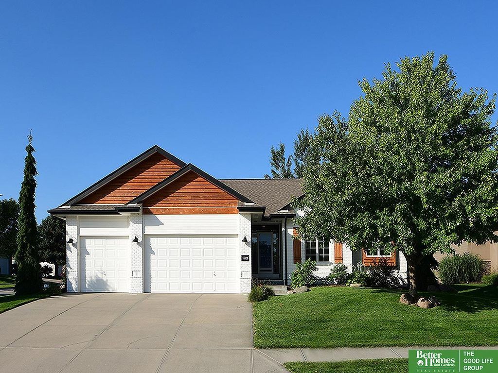 10418 Spyglass Drive, Omaha, NE 68136