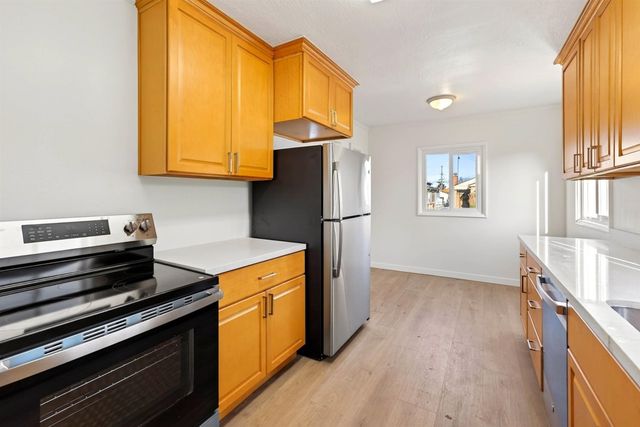 10200 Royal Ann St, Oakland, CA 94603