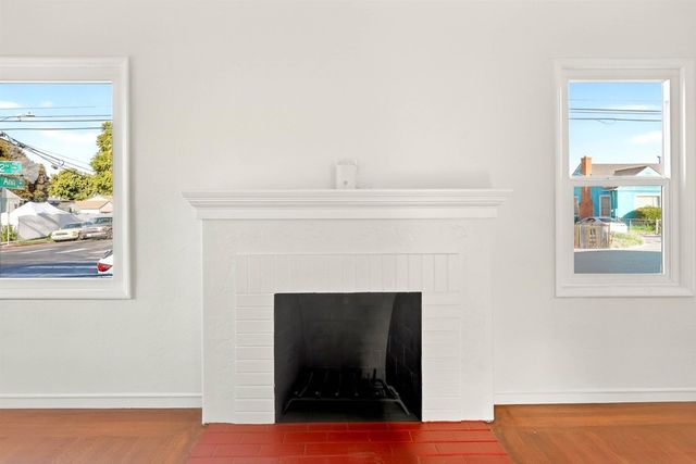 10200 Royal Ann St, Oakland, CA 94603