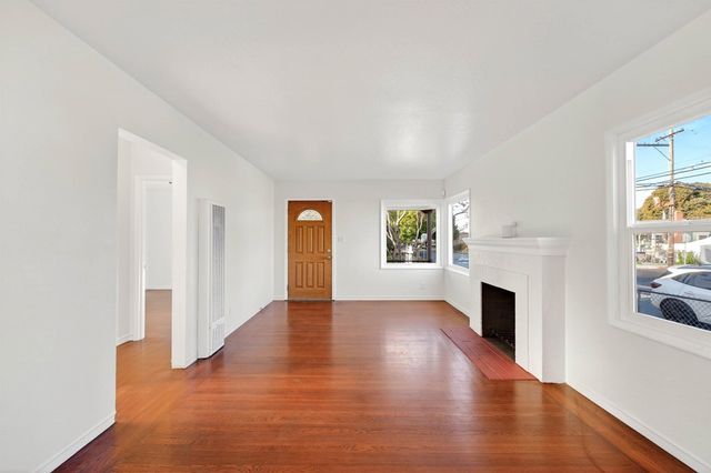 10200 Royal Ann St, Oakland, CA 94603