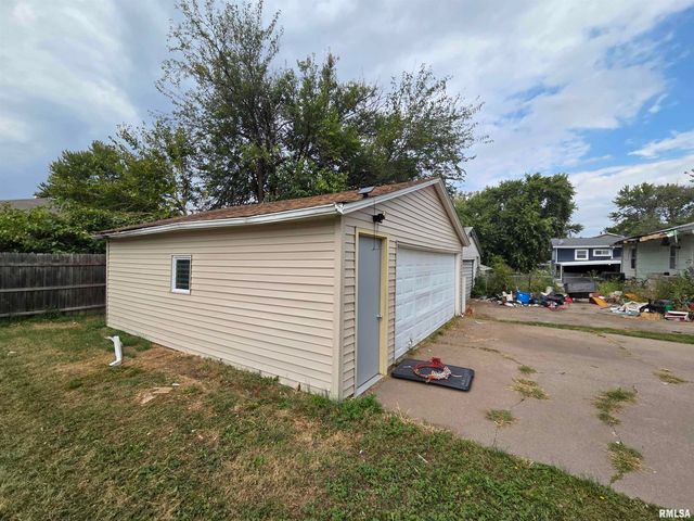 1310 CALVIN Street, Davenport, IA 52804