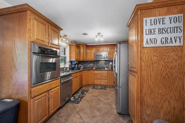 298 Langford Rd, Waverly, TN 37185