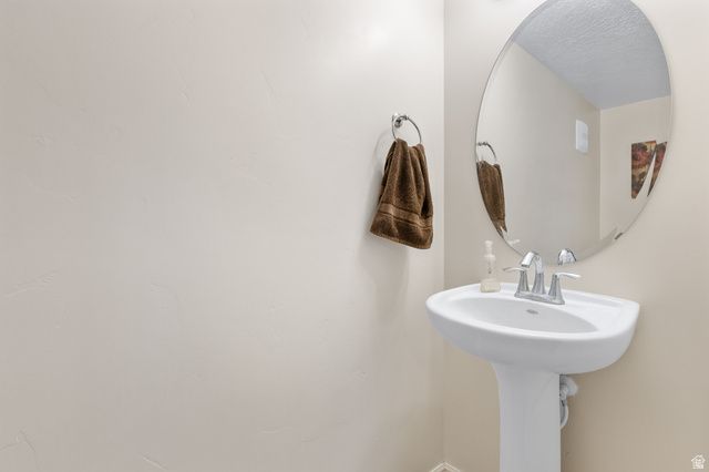 1021 N 740 W, Centerville, UT 84014