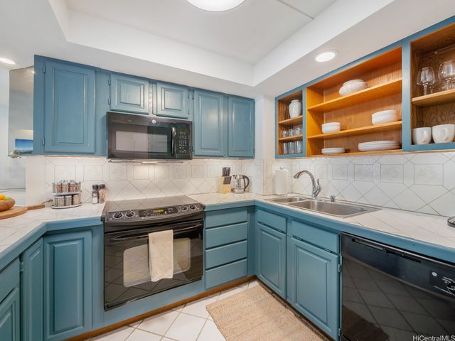 2500 Kalakaua Avenue 503, Honolulu, HI 96815