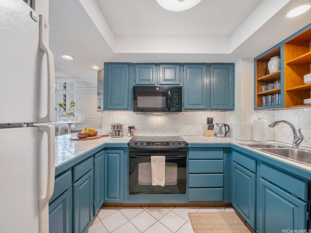 2500 Kalakaua Avenue 503, Honolulu, HI 96815