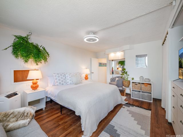 2500 Kalakaua Avenue 503, Honolulu, HI 96815