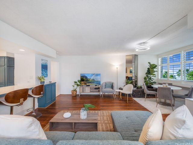 2500 Kalakaua Avenue 503, Honolulu, HI 96815
