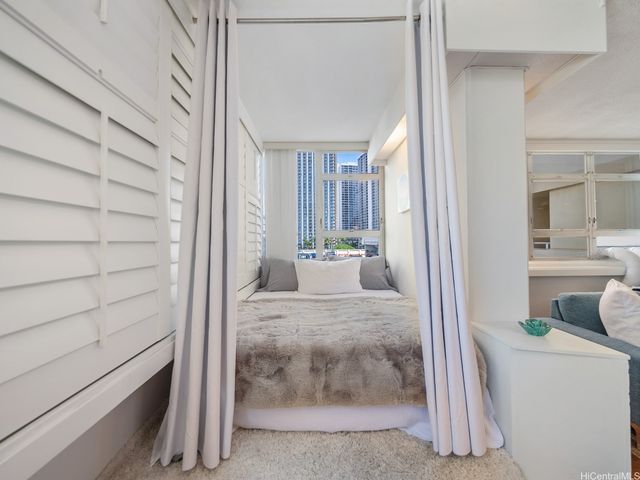 2500 Kalakaua Avenue 503, Honolulu, HI 96815