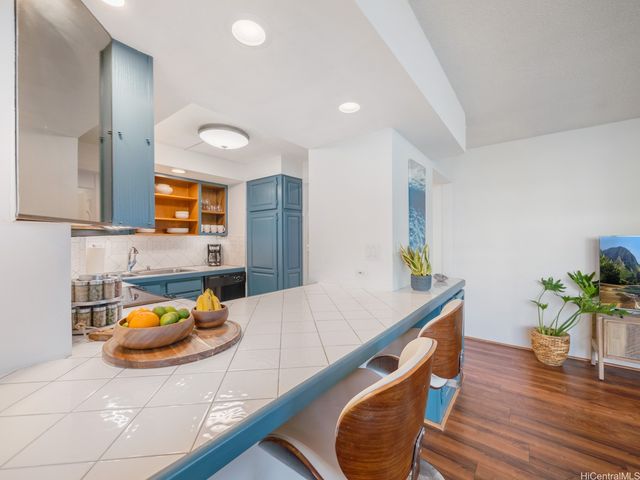 2500 Kalakaua Avenue 503, Honolulu, HI 96815