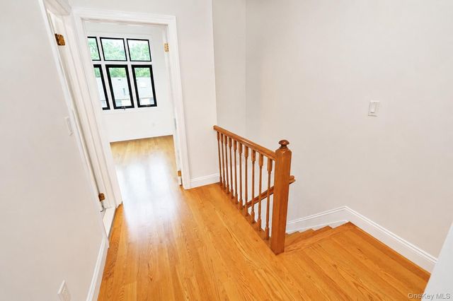 16 Fox Hunt Court, Staten Island, NY 10301