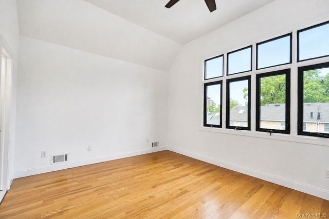 16 Fox Hunt Court, Staten Island, NY 10301