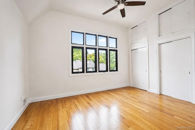 16 Fox Hunt Court, Staten Island, NY 10301