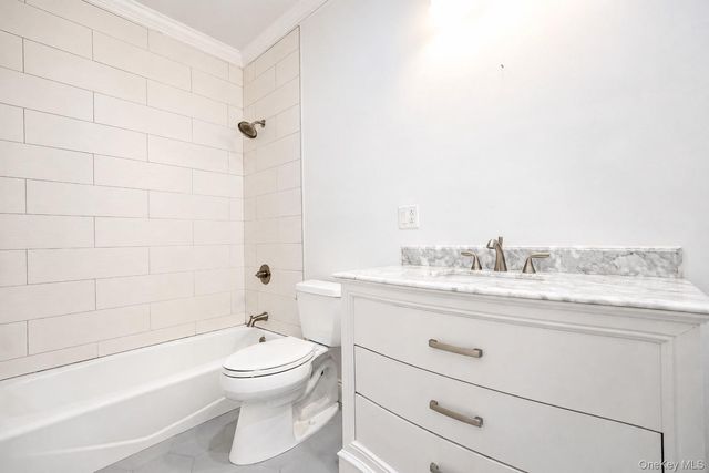16 Fox Hunt Court, Staten Island, NY 10301