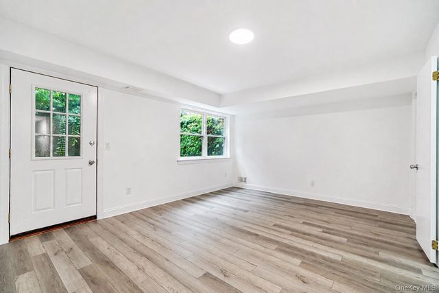 16 Fox Hunt Court, Staten Island, NY 10301