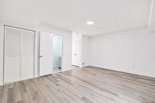 16 Fox Hunt Court, Staten Island, NY 10301
