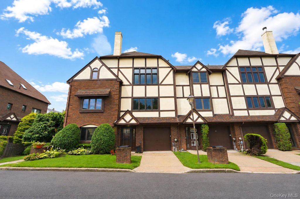 16 Fox Hunt Court, Staten Island, NY 10301 — exterior
