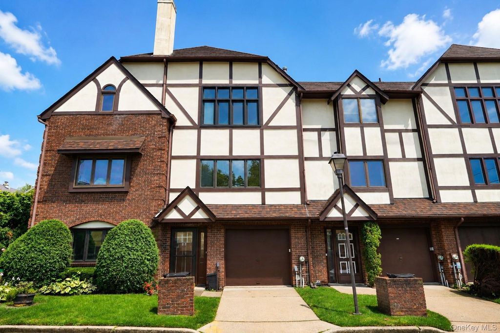 16 Fox Hunt Court, Staten Island, NY 10301 — photo 2