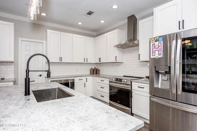 8817 Stonewall Street, Ocean Springs, MS 39564