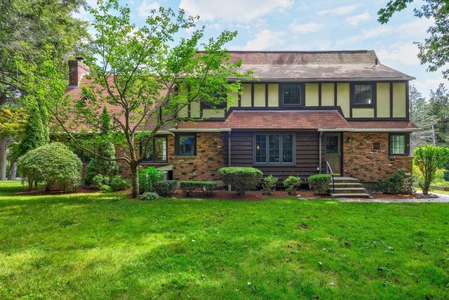 6 Old Brook Dr, Worcester, MA 01609