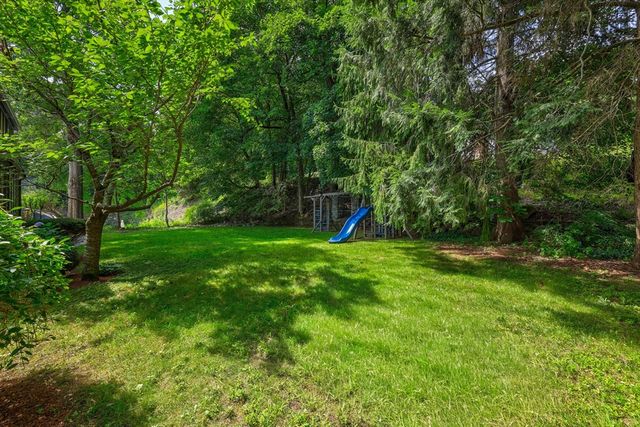 6 Old Brook Dr, Worcester, MA 01609