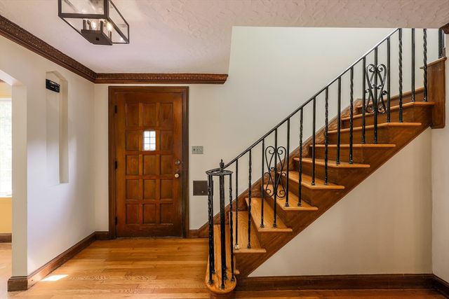 6 Old Brook Dr, Worcester, MA 01609