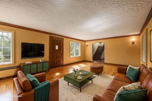 6 Old Brook Dr, Worcester, MA 01609