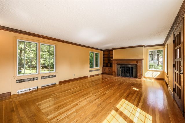 6 Old Brook Dr, Worcester, MA 01609