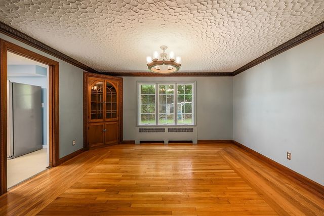 6 Old Brook Dr, Worcester, MA 01609