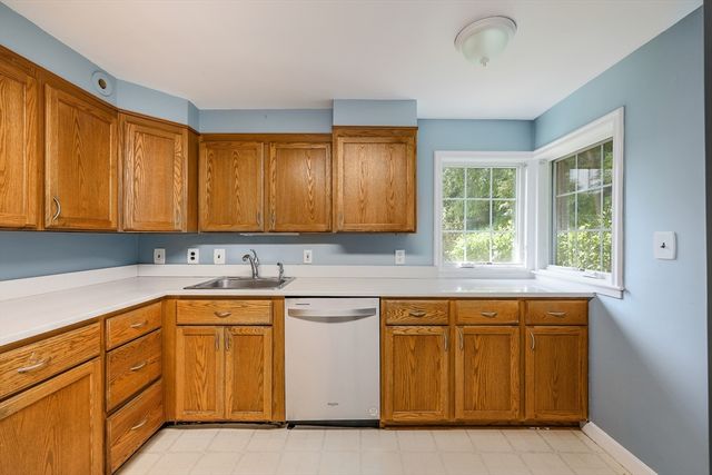 6 Old Brook Dr, Worcester, MA 01609