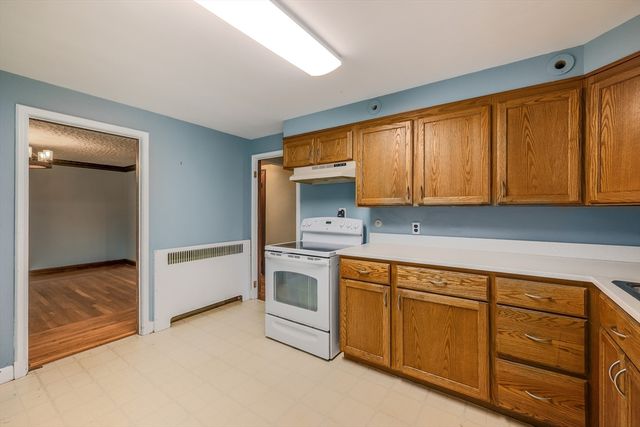 6 Old Brook Dr, Worcester, MA 01609