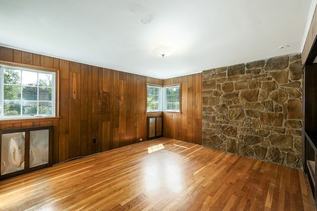 6 Old Brook Dr, Worcester, MA 01609