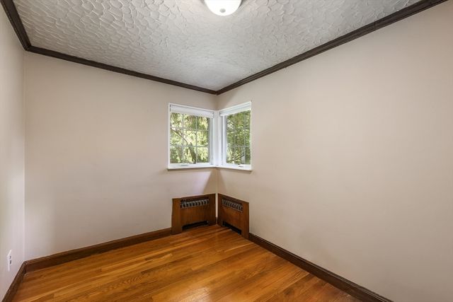 6 Old Brook Dr, Worcester, MA 01609