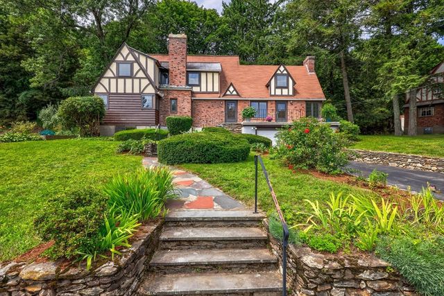 6 Old Brook Dr, Worcester, MA 01609