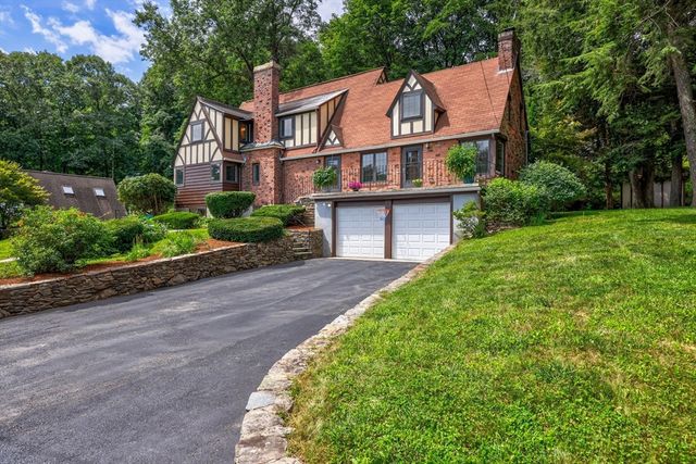 6 Old Brook Dr, Worcester, MA 01609