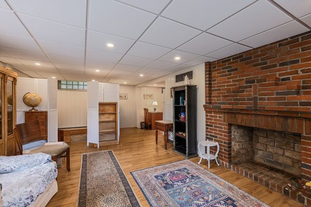 6 Old Brook Dr, Worcester, MA 01609