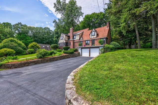 6 Old Brook Dr, Worcester, MA 01609
