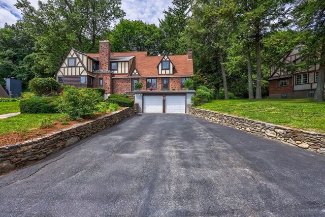 6 Old Brook Dr, Worcester, MA 01609