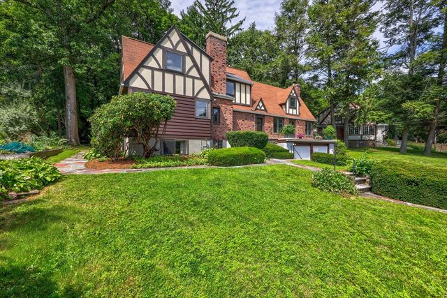 6 Old Brook Dr, Worcester, MA 01609