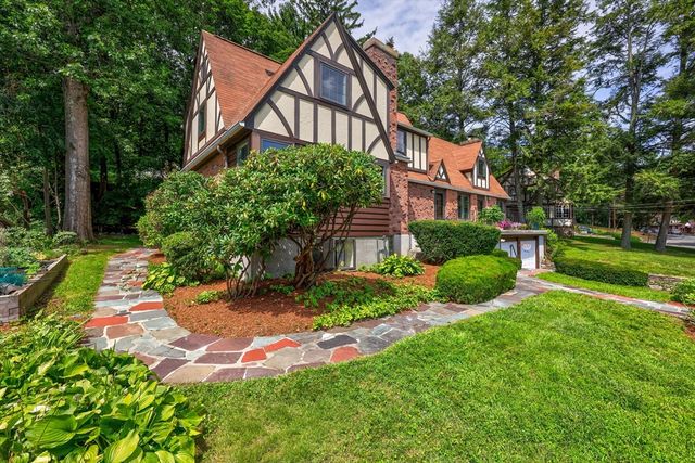 6 Old Brook Dr, Worcester, MA 01609
