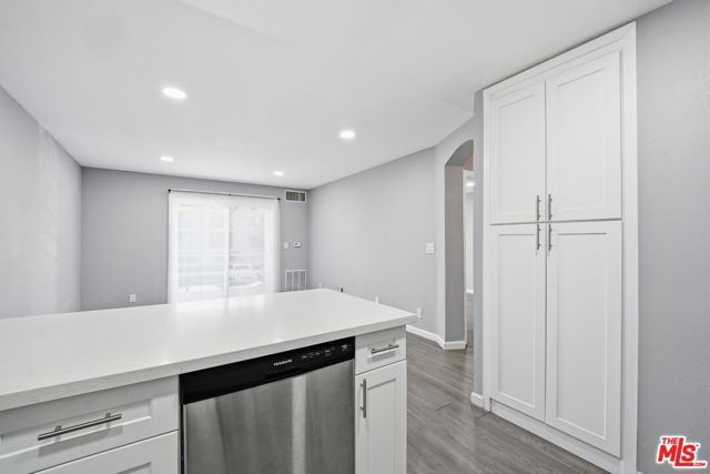 6815 Remmet Avenue 215, Canoga Park (los Angeles), CA 91303